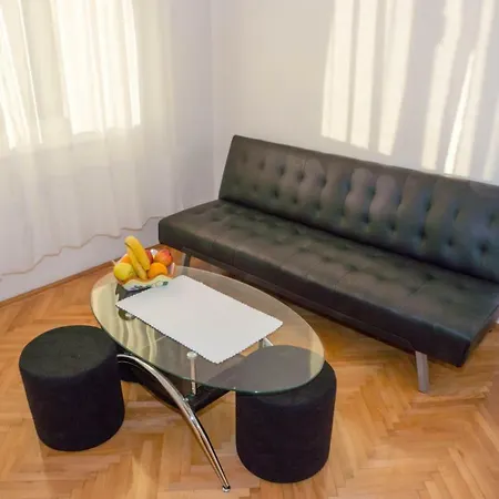 Apartment Apartman Nevija *